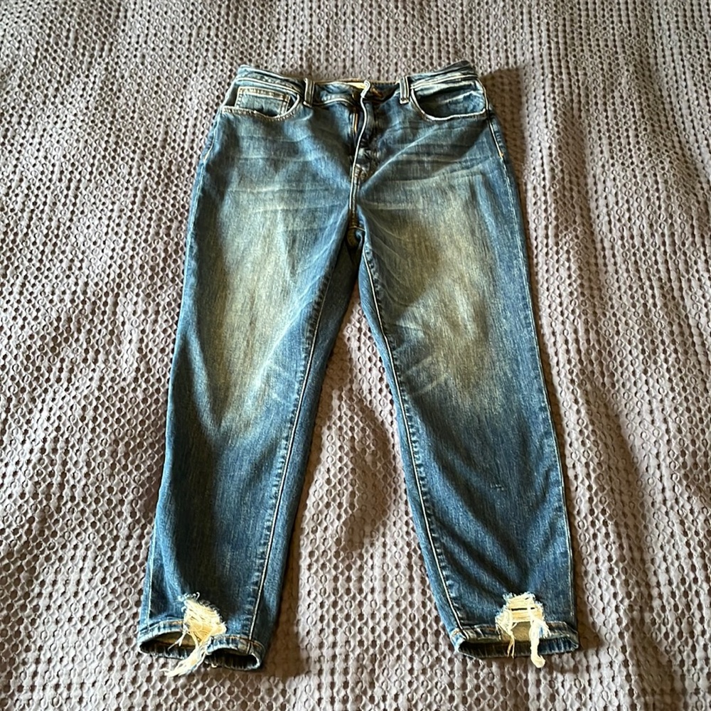 Willow & Root Ultra High Rise Mom Jean. Size 32. In like new condition!